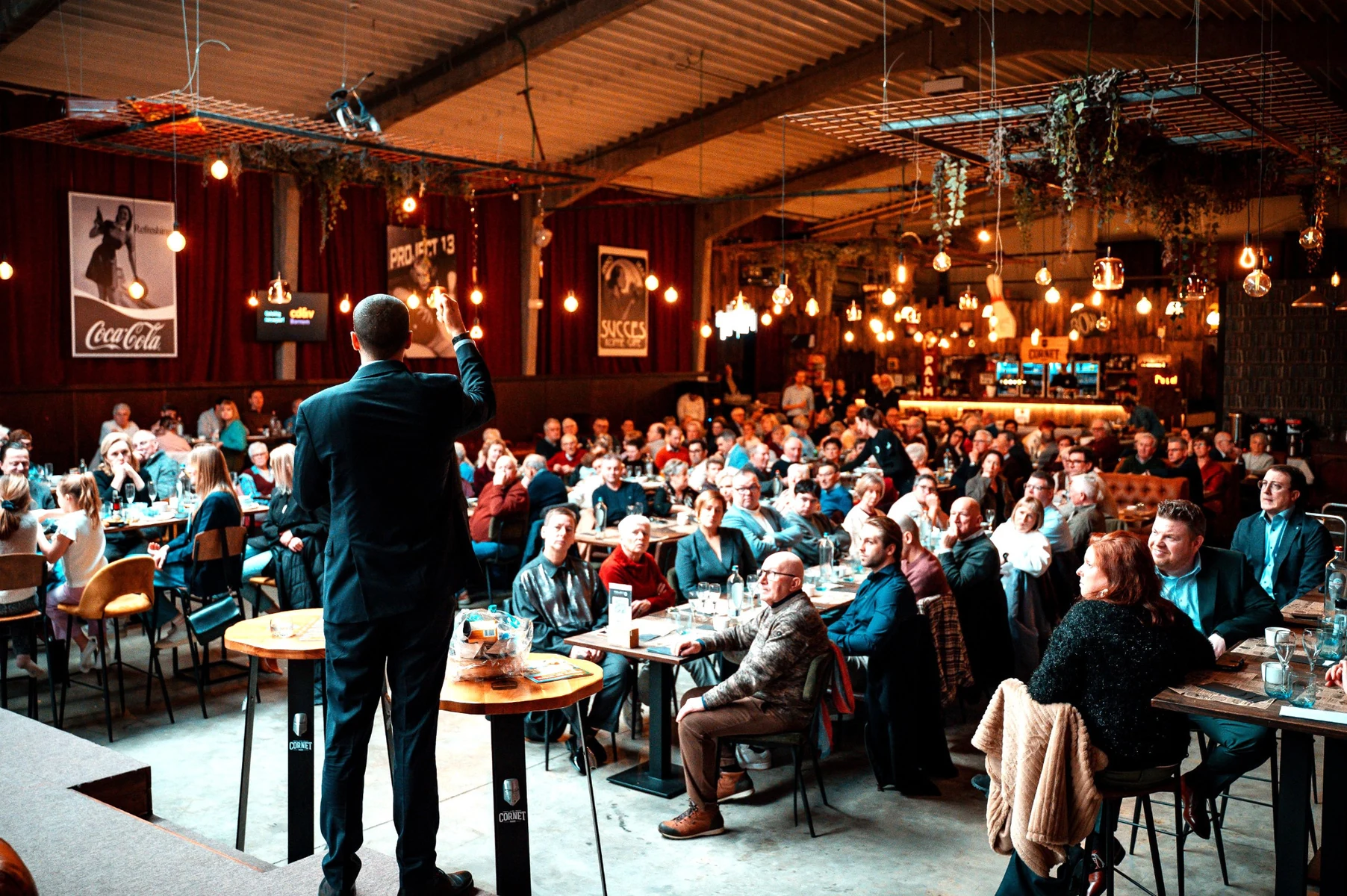 Live-Veranstaltung mit Moderator und Publikum